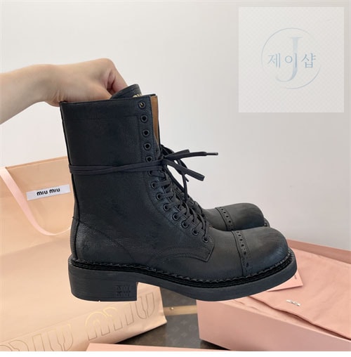 미우미우 24FW 가죽 레이스 부티 - 상세 이미지