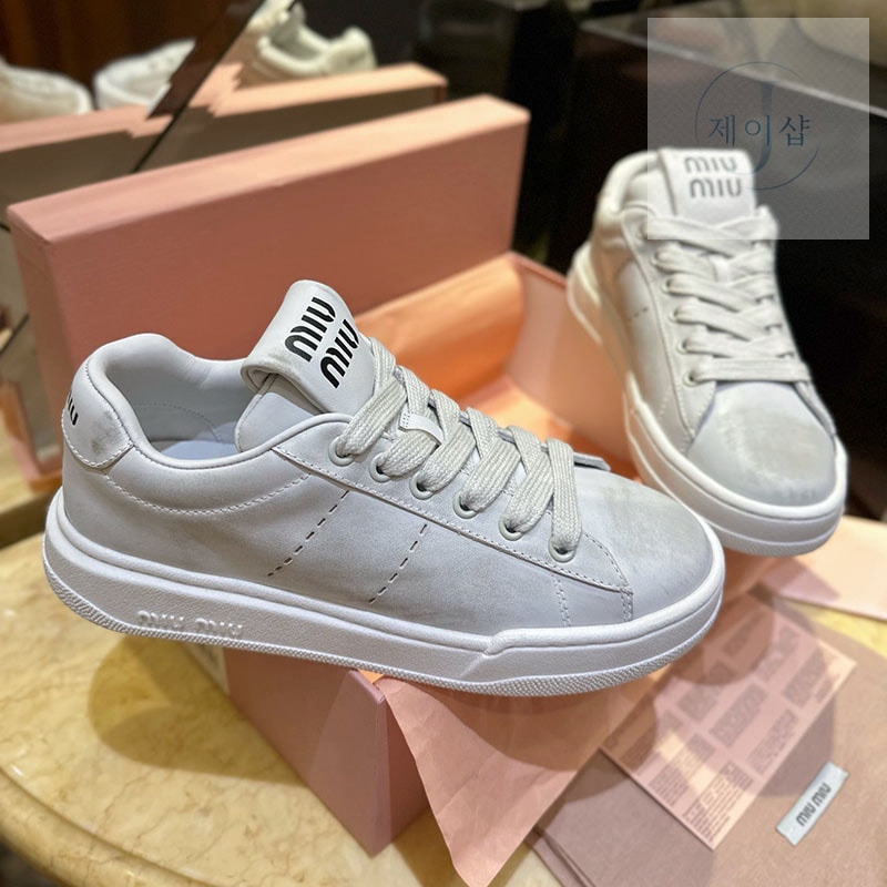 미우미우 블리치드 스니커즈