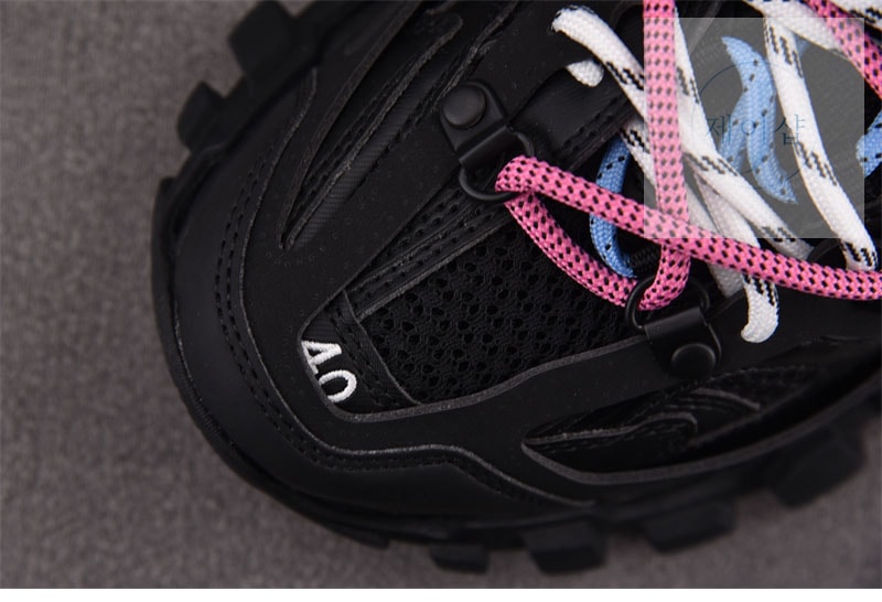 발렌시아가 트랙 트레일 레이스 스니커즈 블랙 - 상세 이미지