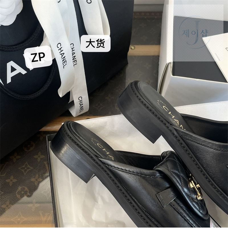 샤넬 CC로고 턴락 뮬 블로퍼 - 상세 이미지
