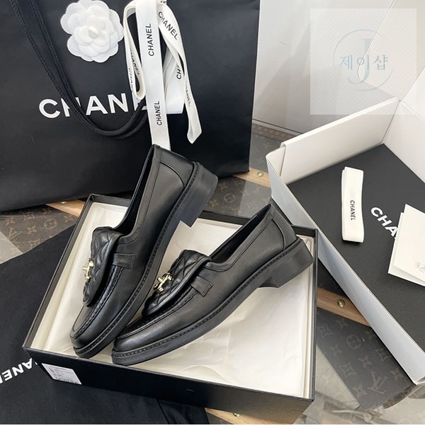 샤넬 cc로고 턴락 퀼팅 모카신 로퍼 - 상세 이미지