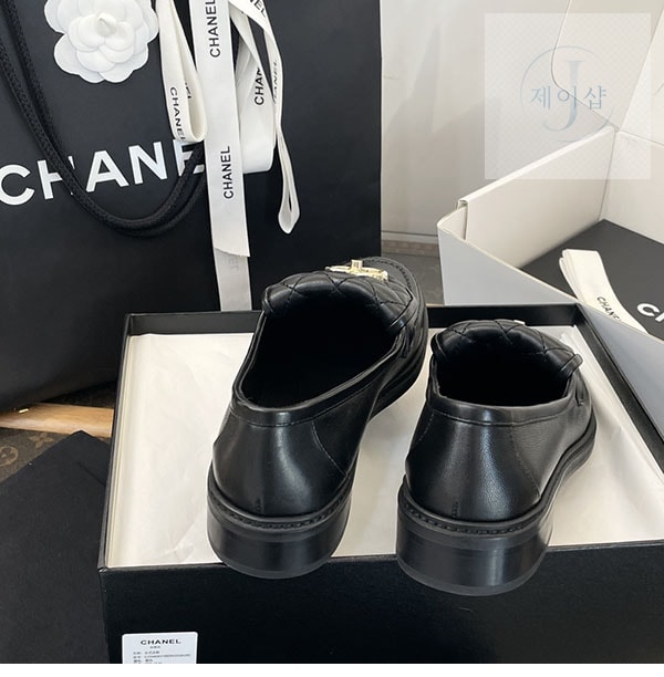 샤넬 cc로고 턴락 퀼팅 모카신 로퍼 - 상세 이미지