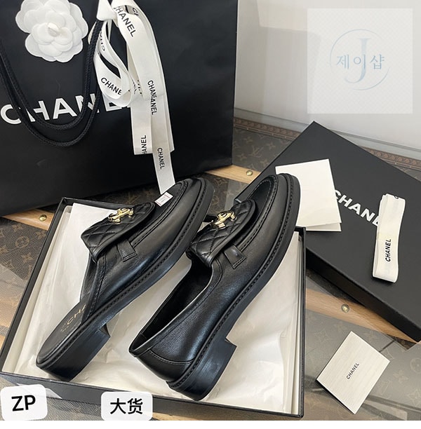 샤넬 cc로고 턴락 퀼팅 모카신 로퍼 - 상세 이미지