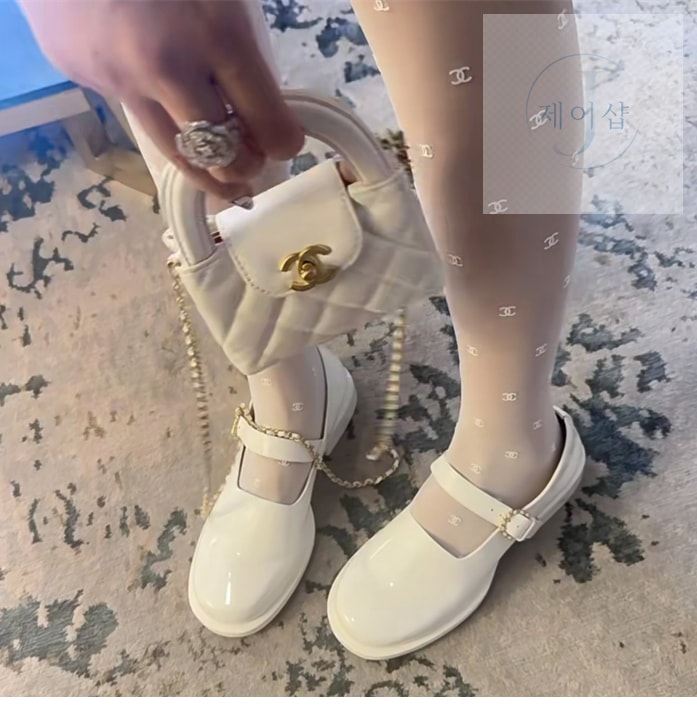 샤넬 버클 페이턴트 메리제인 로퍼