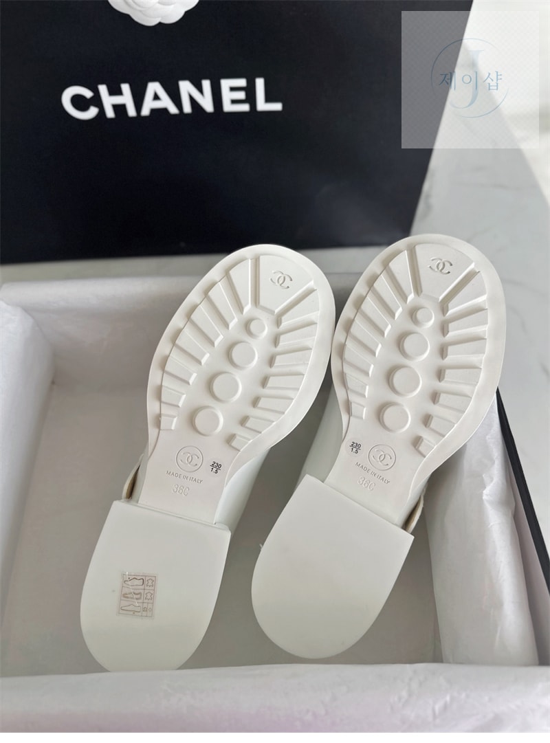 샤넬 버클 페이턴트 메리제인 로퍼