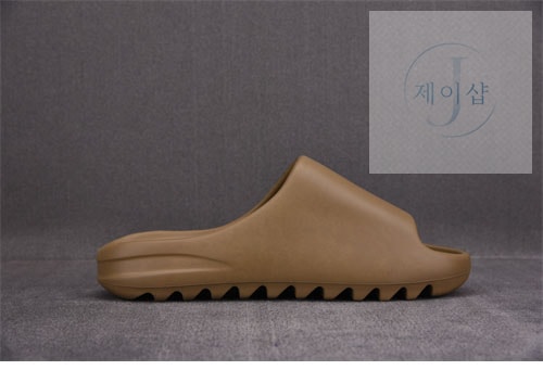 아디다스 이지 슬라이드 “EARBRN” Yeezy Slide FV8425 - 상세 이미지
