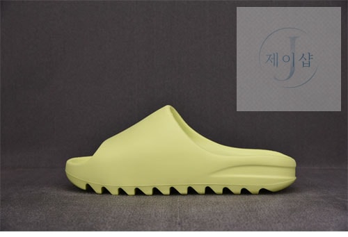 아디다스 이지 슬라이드 “GLWGRN” Yeezy Slide GX6138 - 상세 이미지