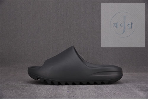 아디다스 이지 슬라이드 “ONYX” Yeezy Slide HQ6448 - 상세 이미지
