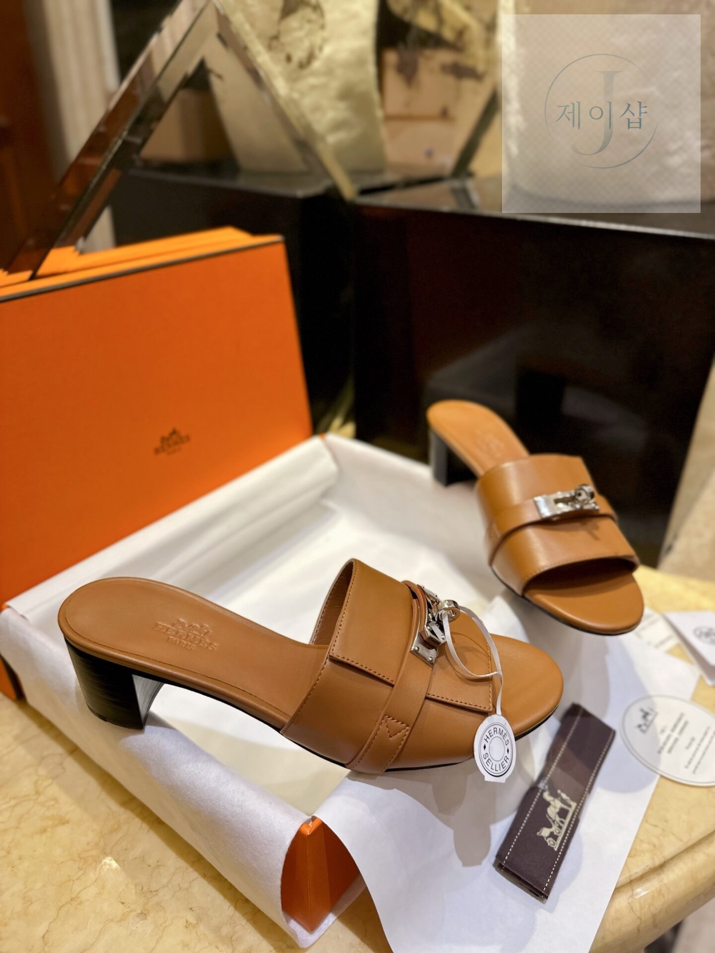 에르메스 우먼 브라운 GIGI 켈리 뮬 샌들 “35SIZE – 41SIZE” - 상세 이미지