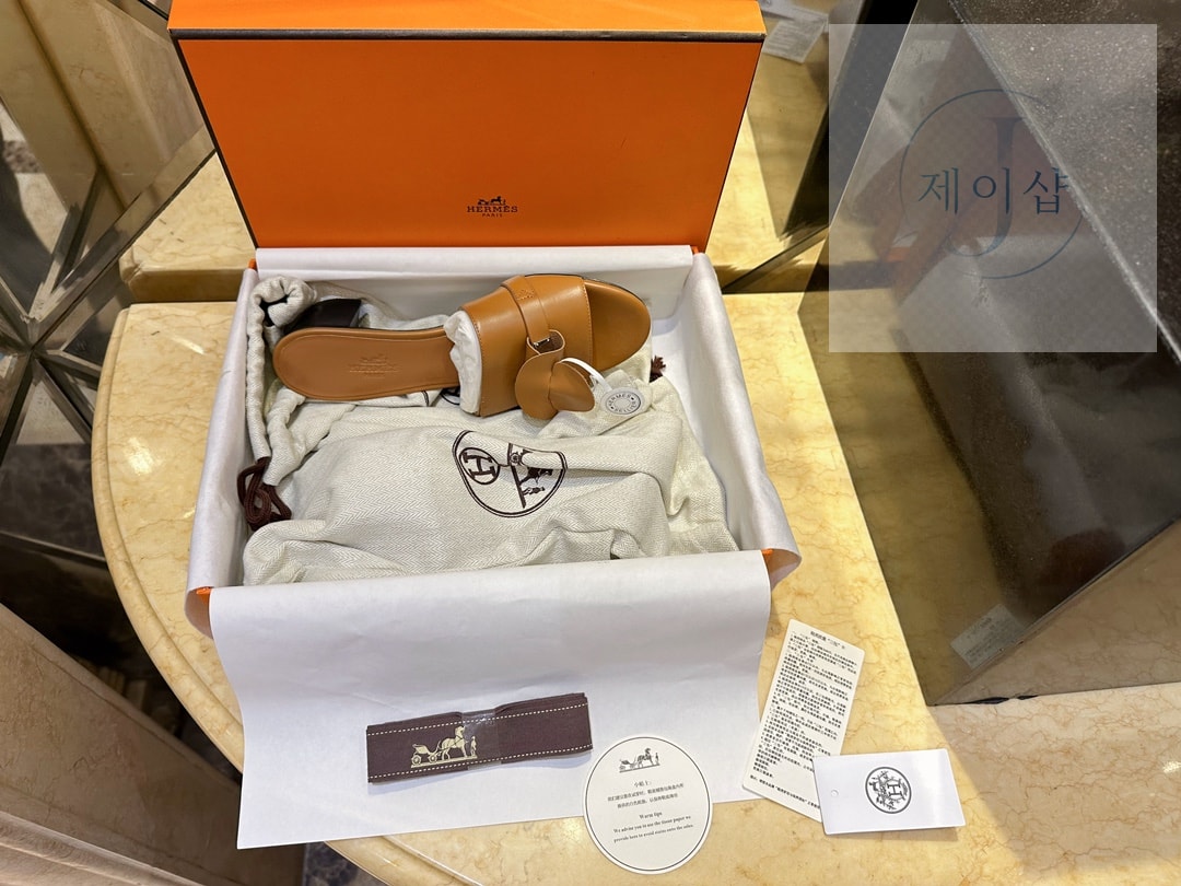 에르메스 우먼 브라운 GIGI 켈리 뮬 샌들 “35SIZE – 41SIZE” - 상세 이미지