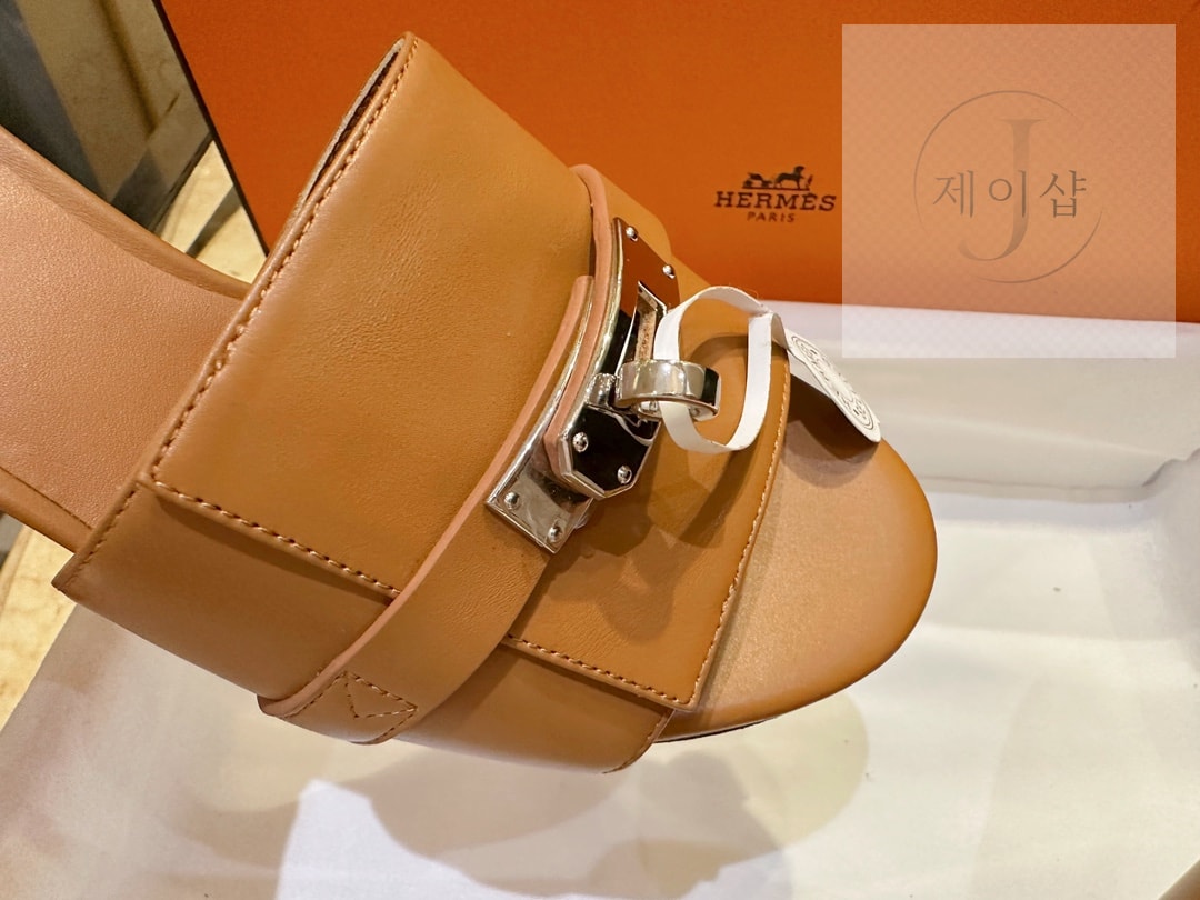 에르메스 우먼 브라운 GIGI 켈리 뮬 샌들 “35SIZE – 41SIZE” - 상세 이미지