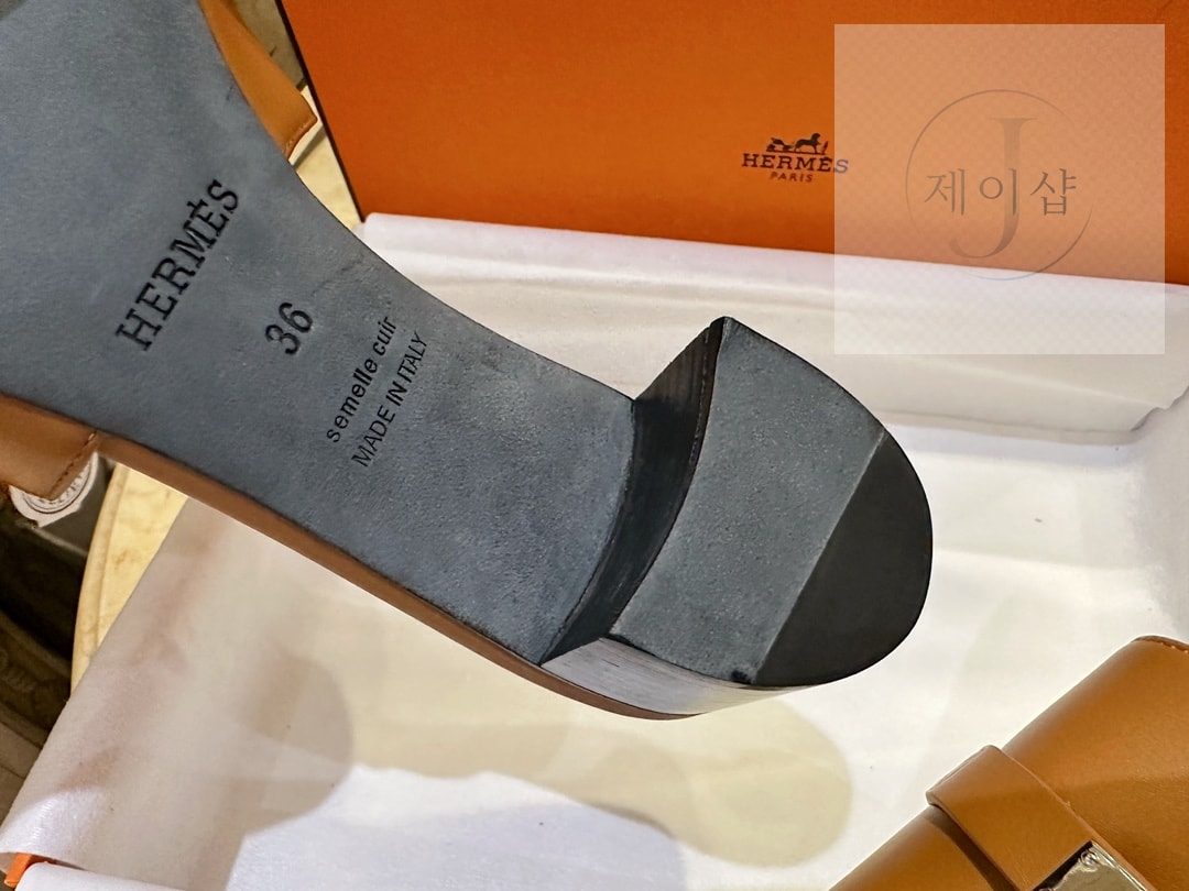 에르메스 우먼 브라운 GIGI 켈리 뮬 샌들 “35SIZE – 41SIZE” - 상세 이미지