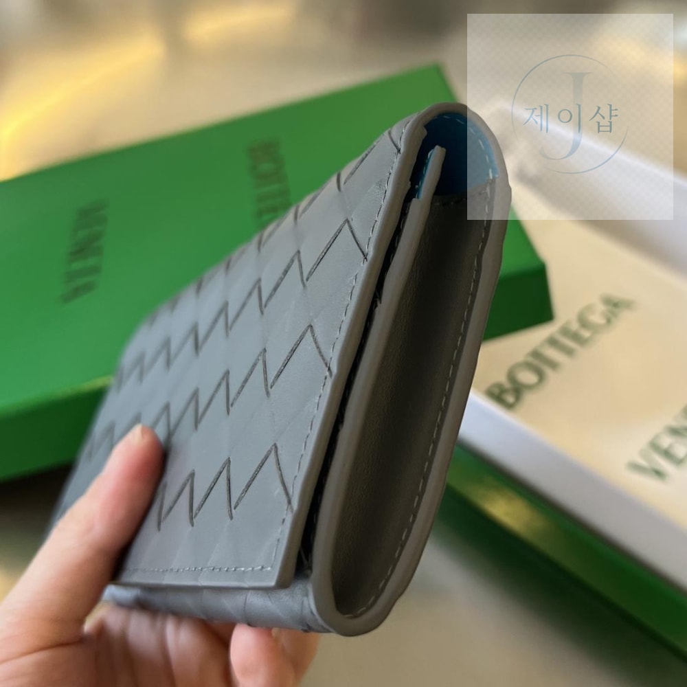 Bottega Veneta Intrecciato Vertical Wallet - 상세 이미지