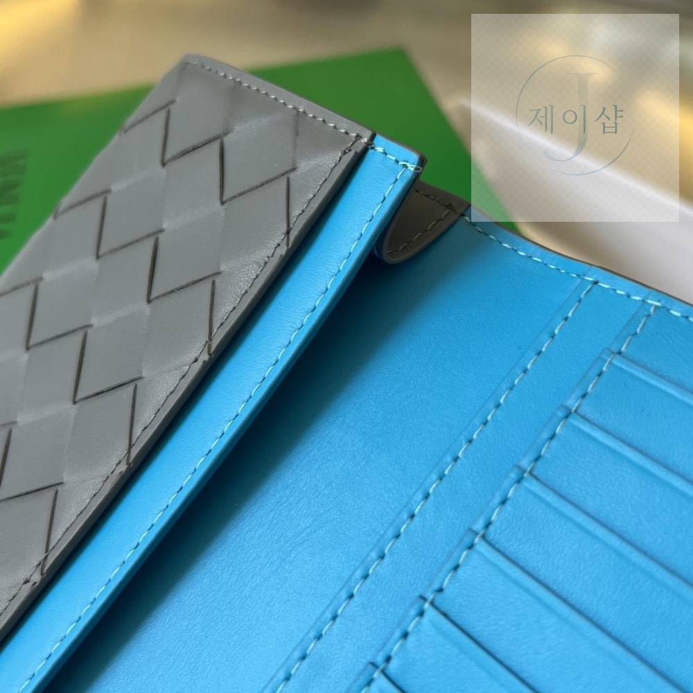 Bottega Veneta Intrecciato Vertical Wallet - 상세 이미지