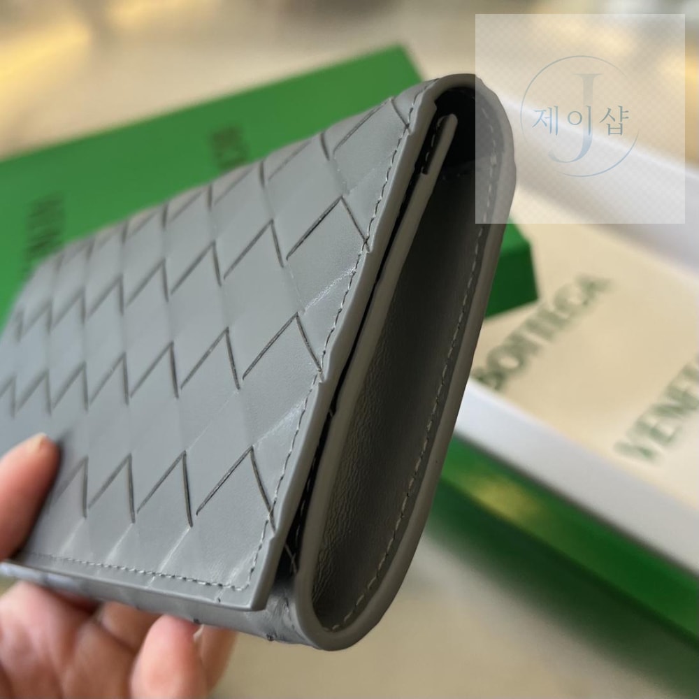 Bottega Veneta Intrecciato Vertical Wallet - 상세 이미지