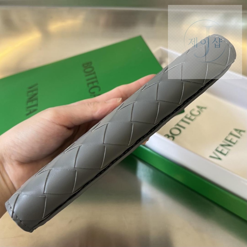 Bottega Veneta Intrecciato Vertical Wallet - 상세 이미지