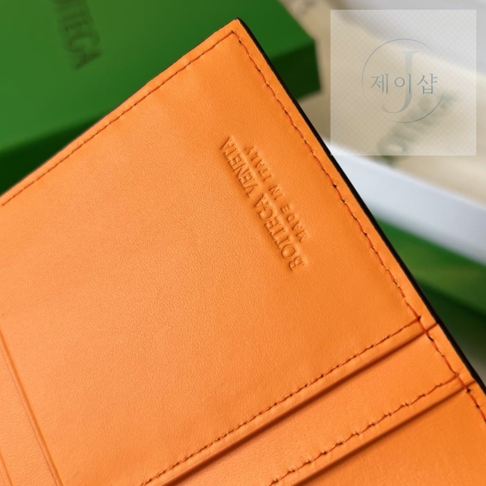 Bottega Veneta Intrecciato Vertical Wallet - 상세 이미지