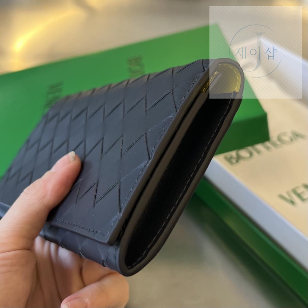 Bottega Veneta Intrecciato Vertical Wallet - 상세 이미지