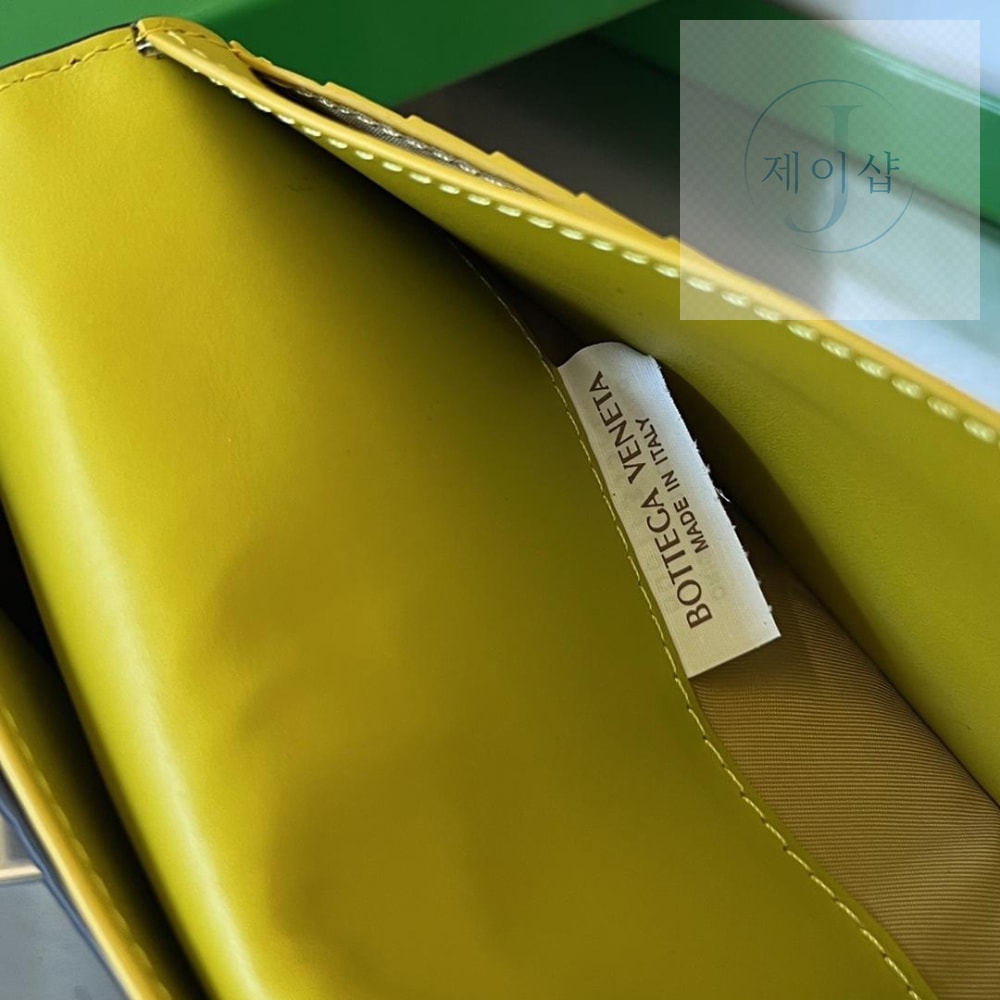 Bottega Veneta Intrecciato Vertical Wallet - 상세 이미지