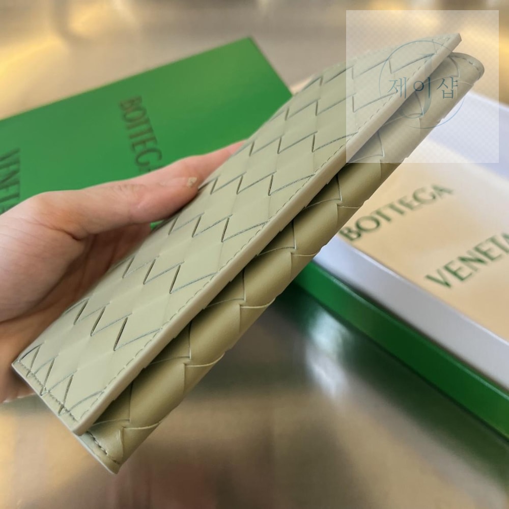Bottega Veneta Intrecciato Vertical Wallet - 상세 이미지