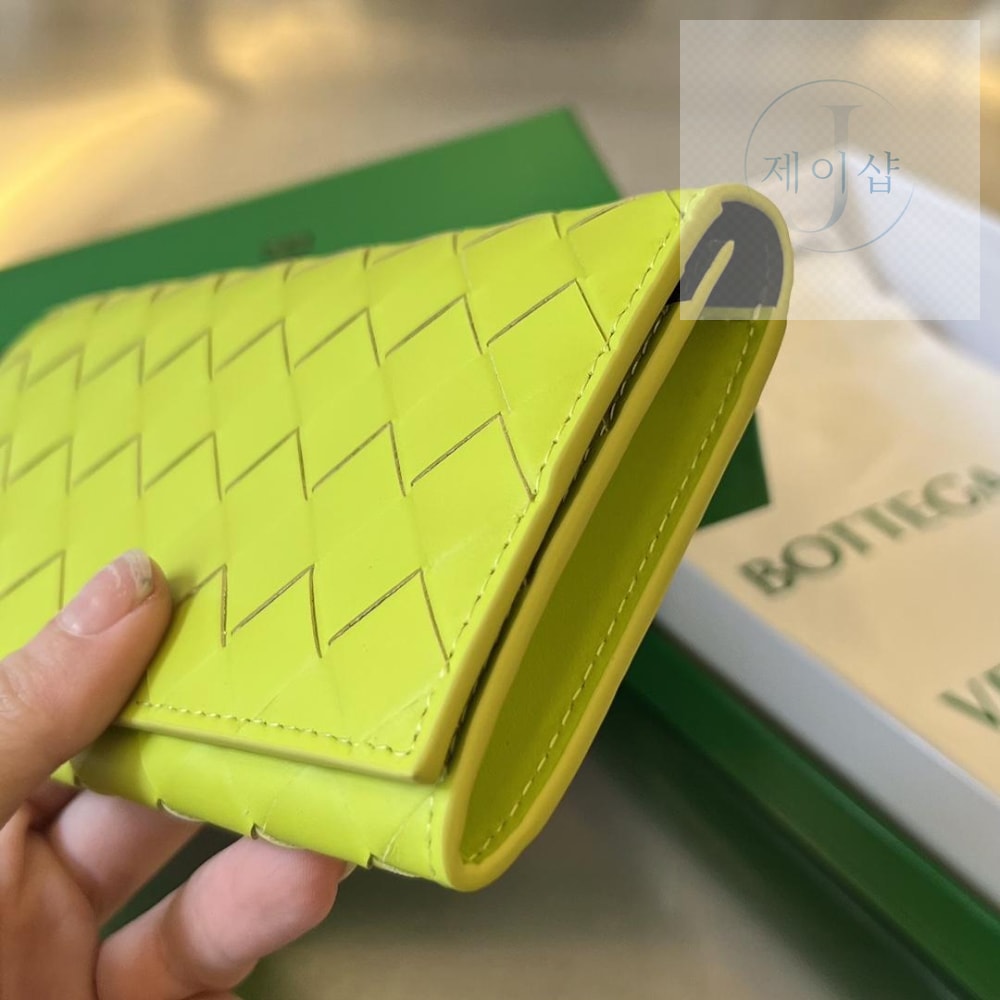 Bottega Veneta Intrecciato Vertical Wallet - 상세 이미지
