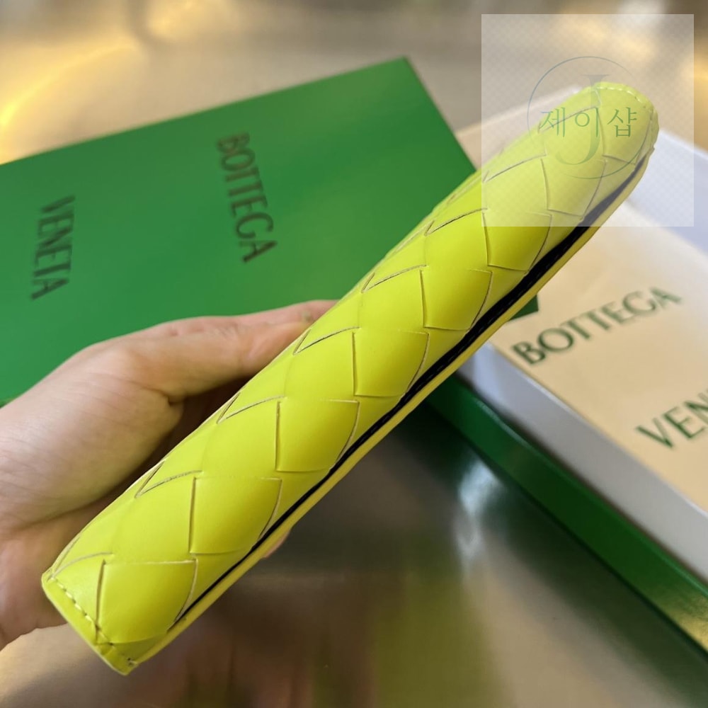 Bottega Veneta Intrecciato Vertical Wallet - 상세 이미지