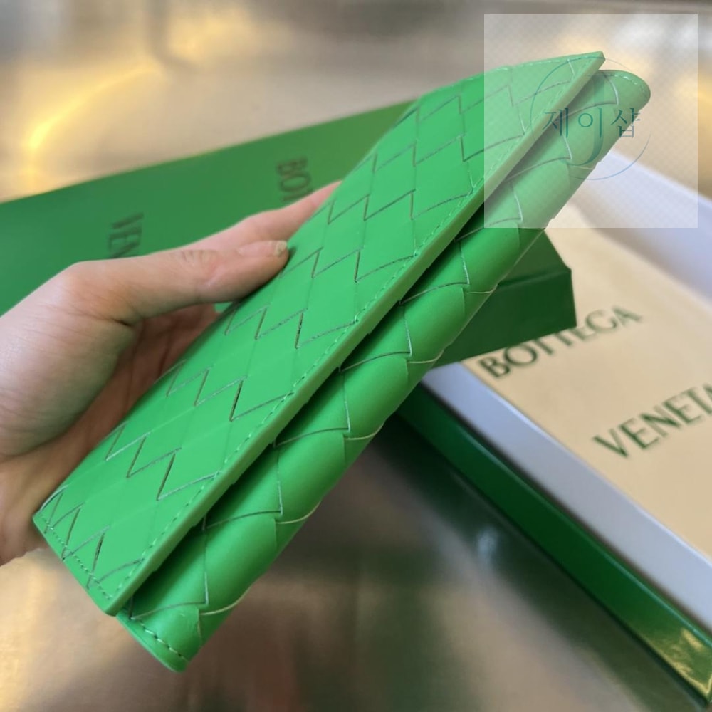 Bottega Veneta Intrecciato Vertical Wallet - 상세 이미지