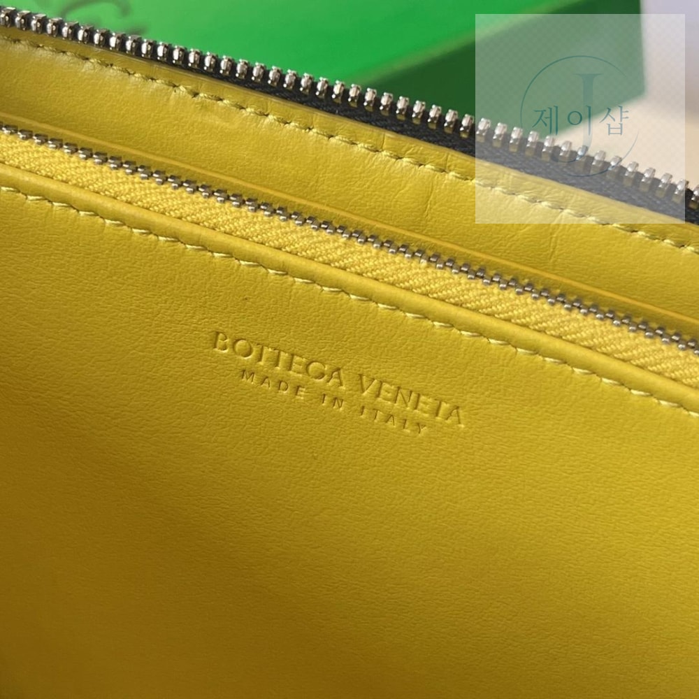 Bottega Veneta Intrecciato Vertical Zippy - 상세 이미지