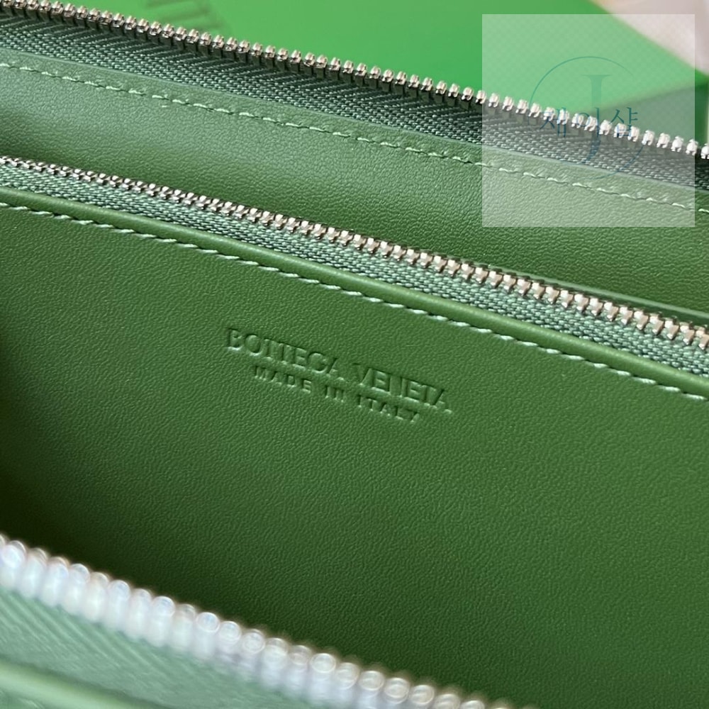 Bottega Veneta Intrecciato Vertical Zippy - 상세 이미지