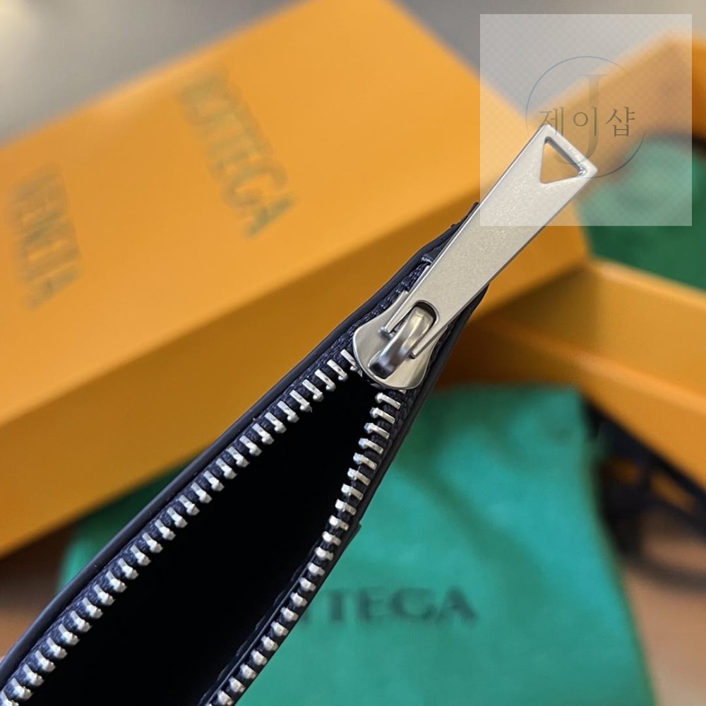 Bottega Veneta Zipped Card Case - 상세 이미지