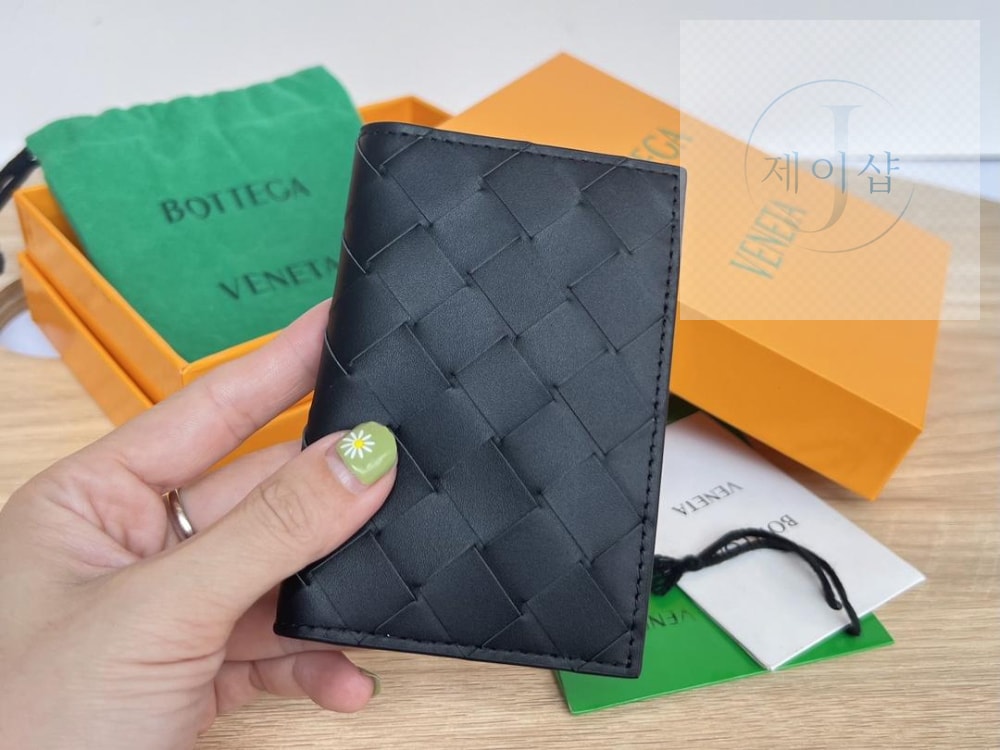 Bottega Veneta intrecciato Flap Card Case