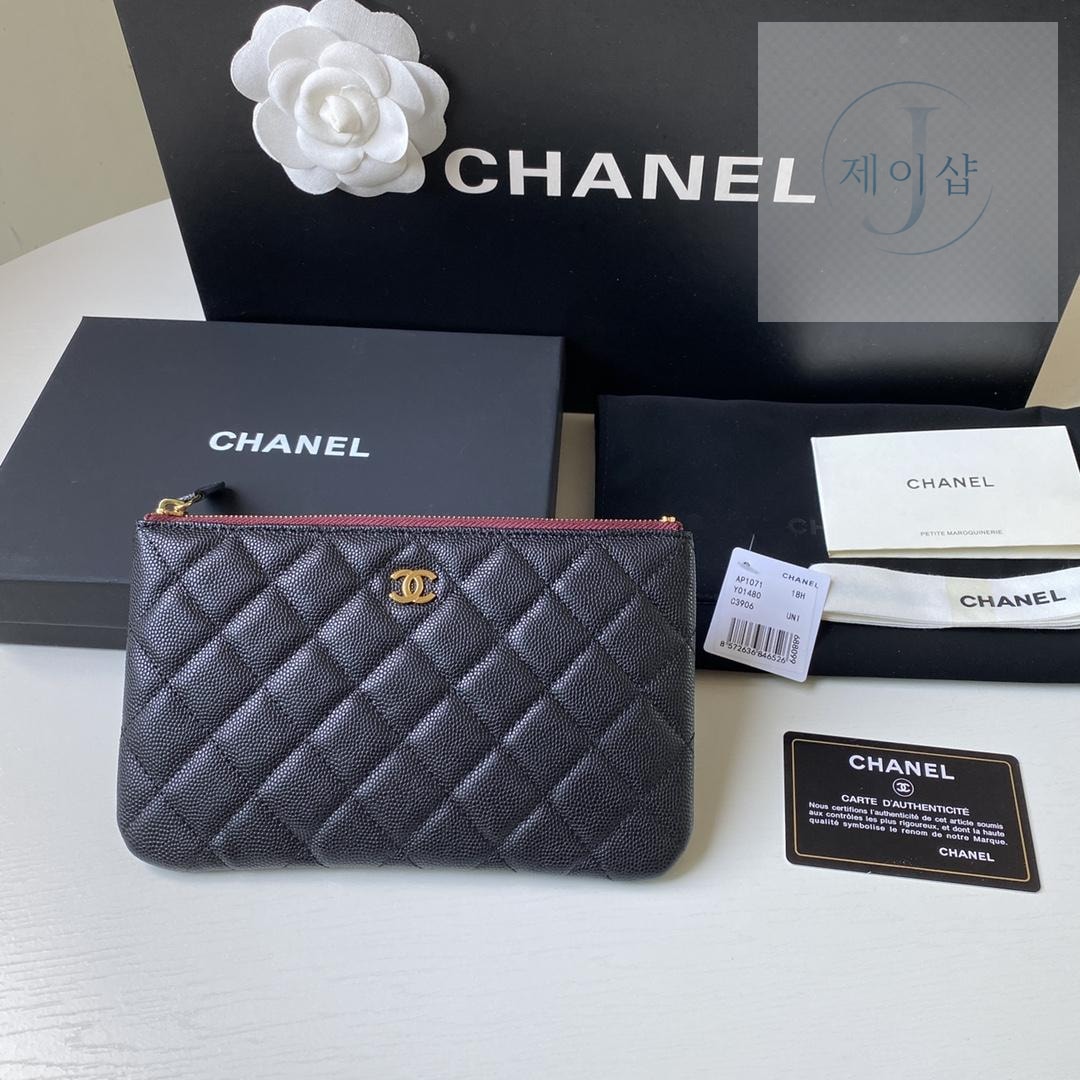 Chanel AP1071