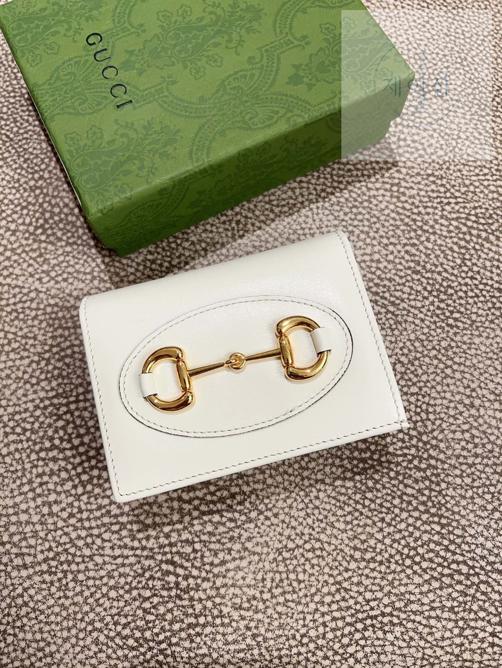 Gucci 621887