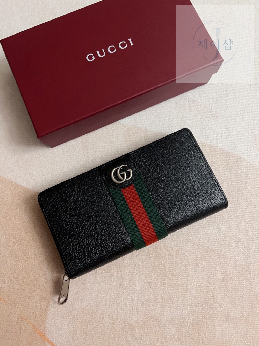 Gucci 834694