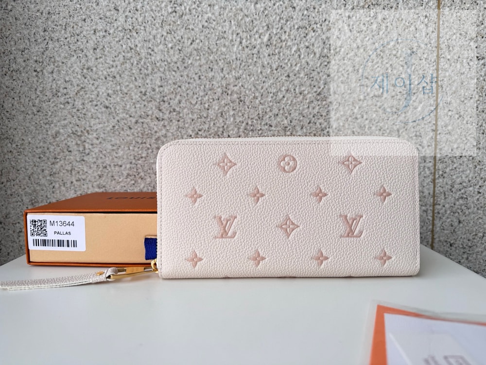 Louis Vuitton M13644