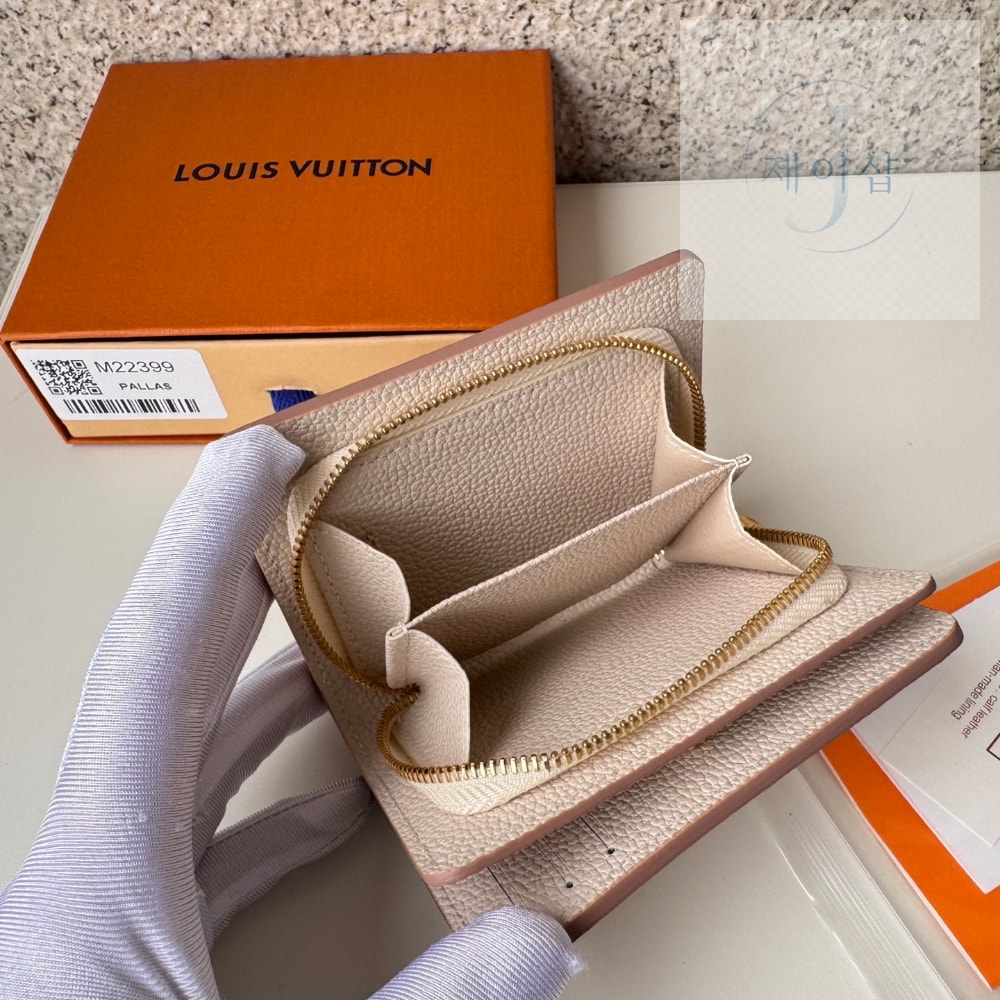 Louis Vuitton M22399 - 상세 이미지