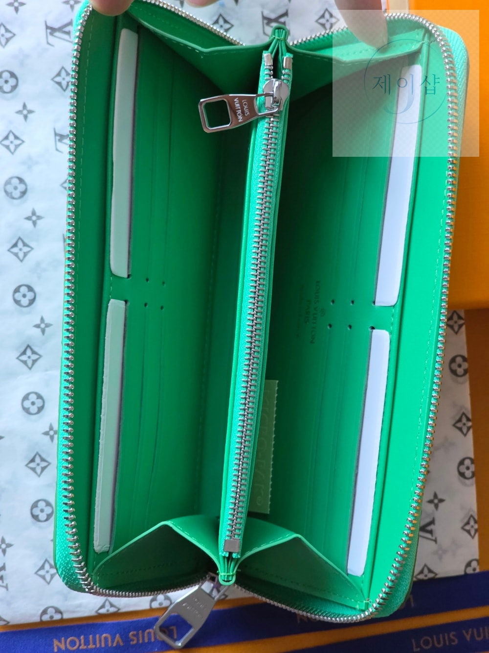 Louis Vuitton M25851 - 상세 이미지