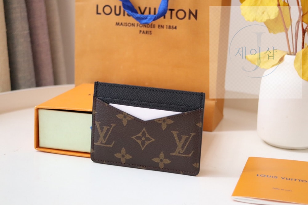 Louis Vuitton M60166