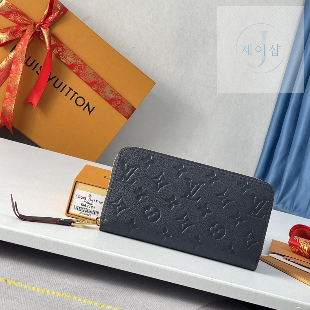 Louis Vuitton M62121