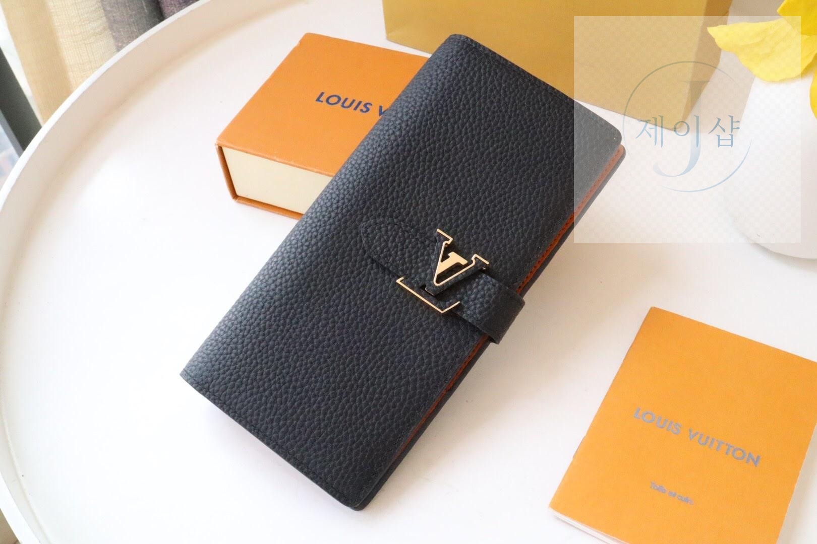 Louis Vuitton M81330