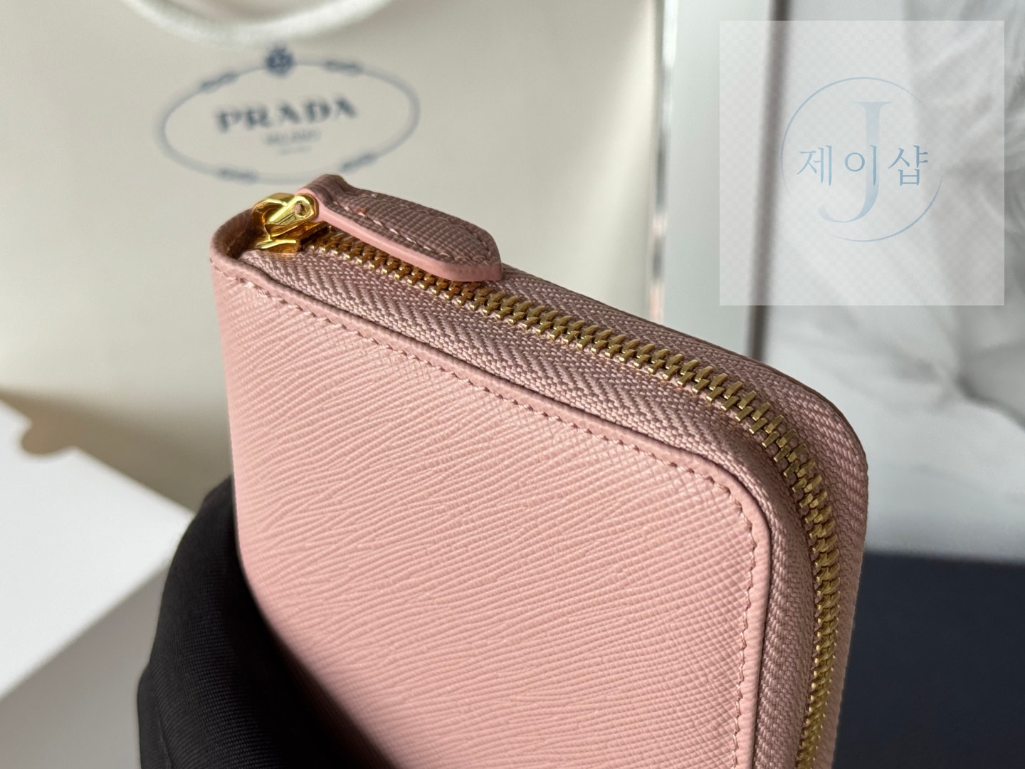 프라다 사피아노 지퍼 어라운드 8번 이미지