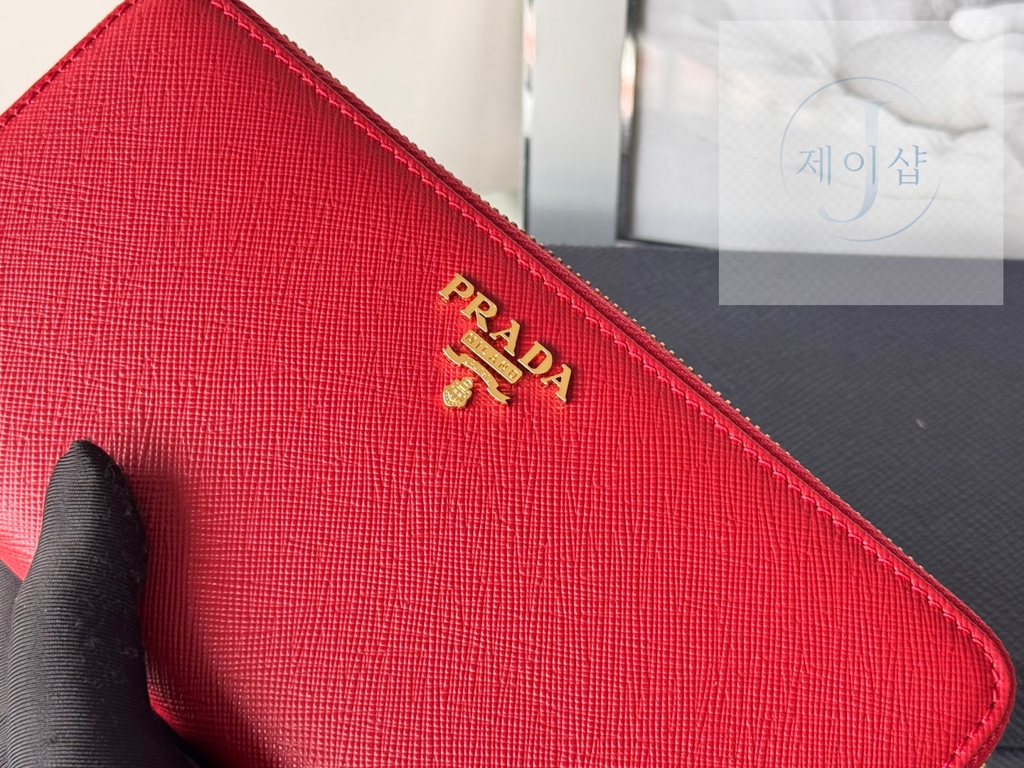 프라다 사피아노 지퍼 어라운드 28번 이미지