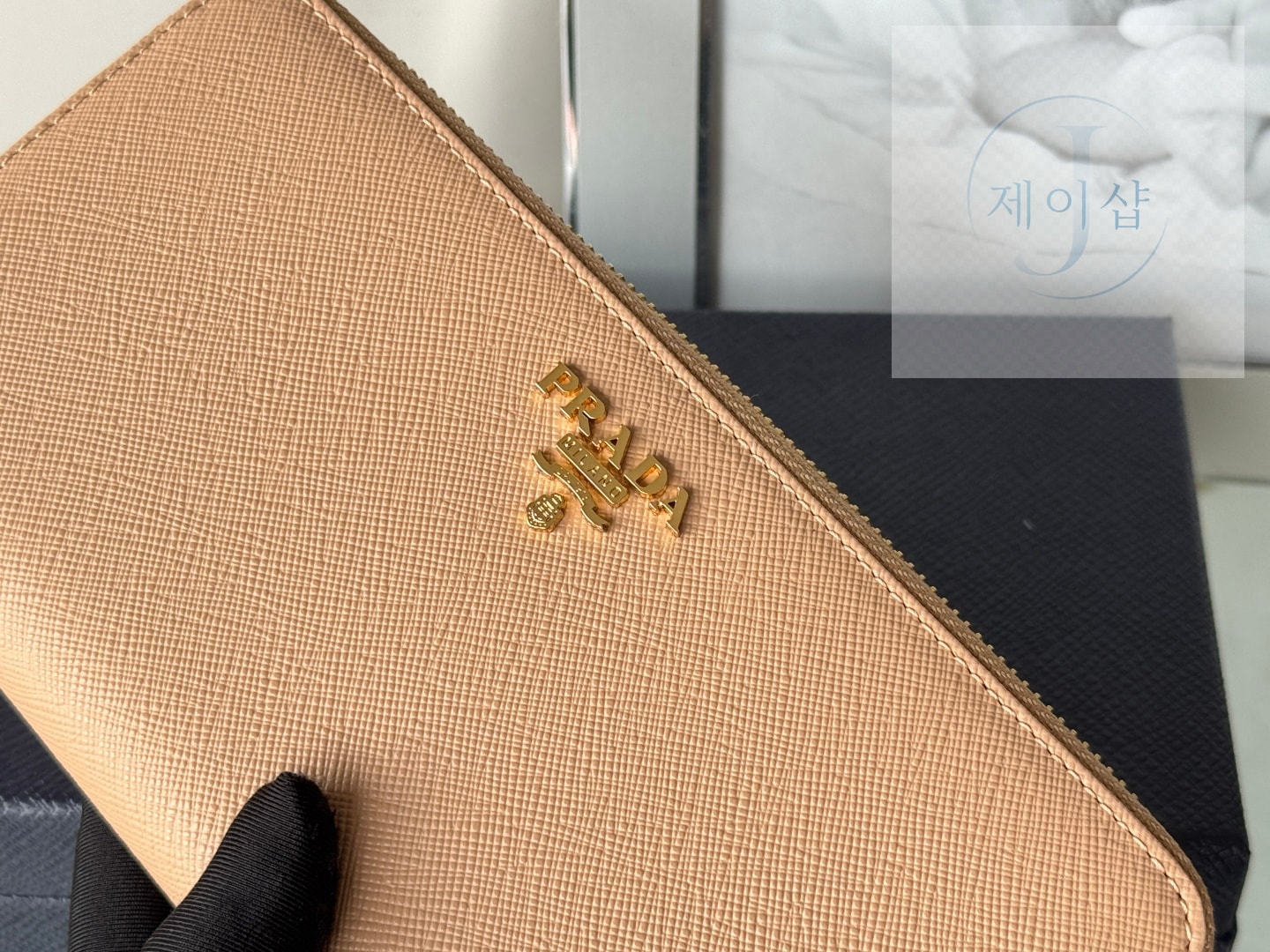 프라다 사피아노 지퍼 어라운드 42번 이미지