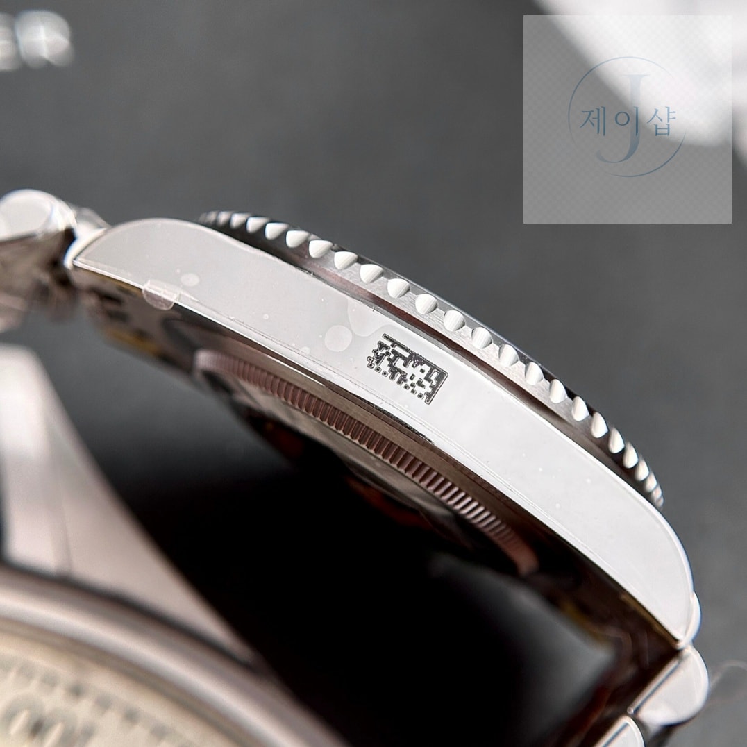 Rolex GMT-Master II 116710BLNR - 상세 이미지