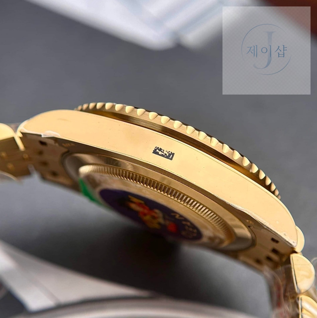 Rolex GMT-Master II Black Dial 126711 - 상세 이미지