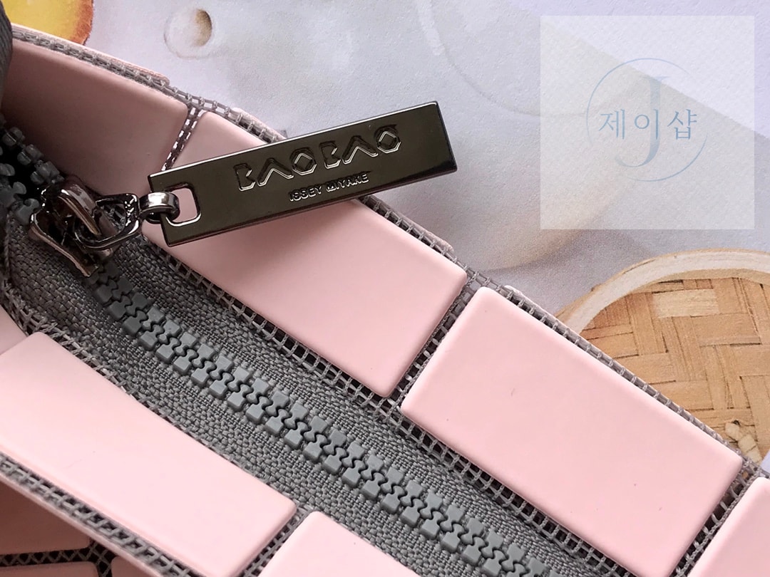 바오바오 루센트 크로스백 15번 이미지