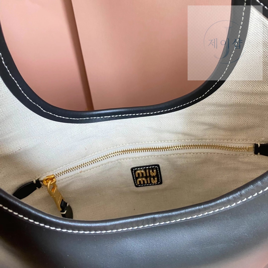 Miu Miu Ivy leather bag Regular 8번 이미지