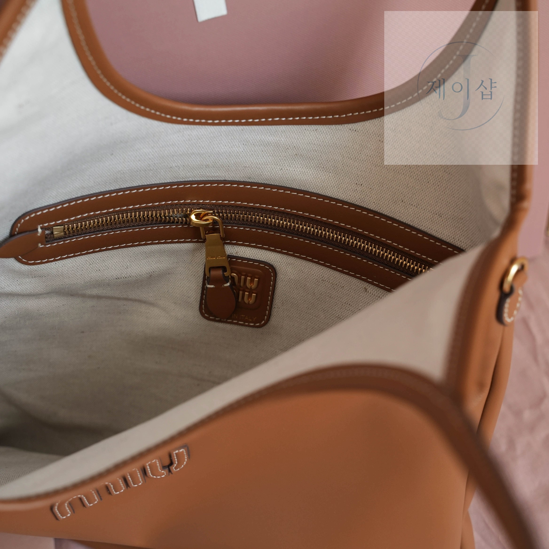 Miu Miu Ivy leather bag Regular 17번 이미지