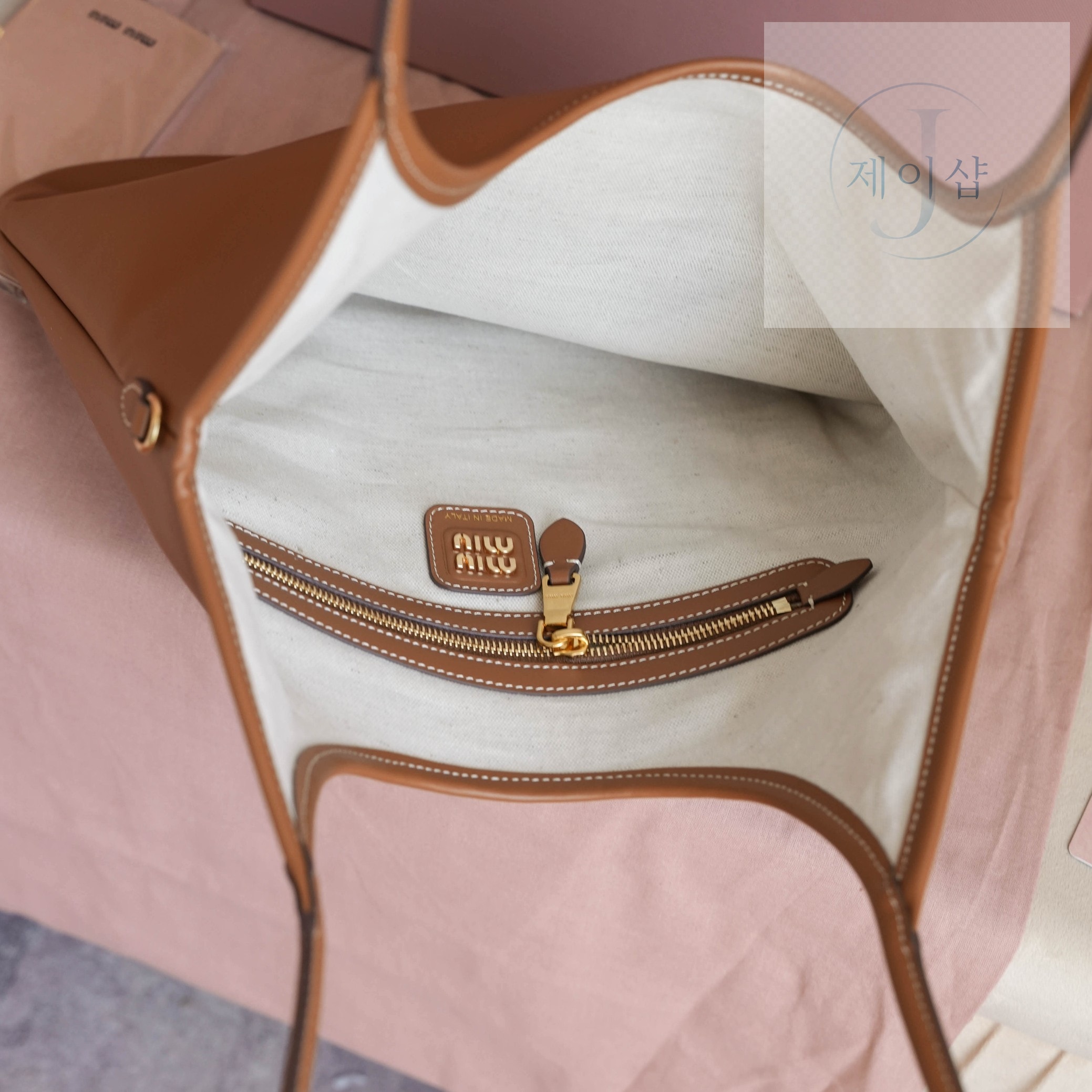 Miu Miu Ivy leather bag Regular 18번 이미지