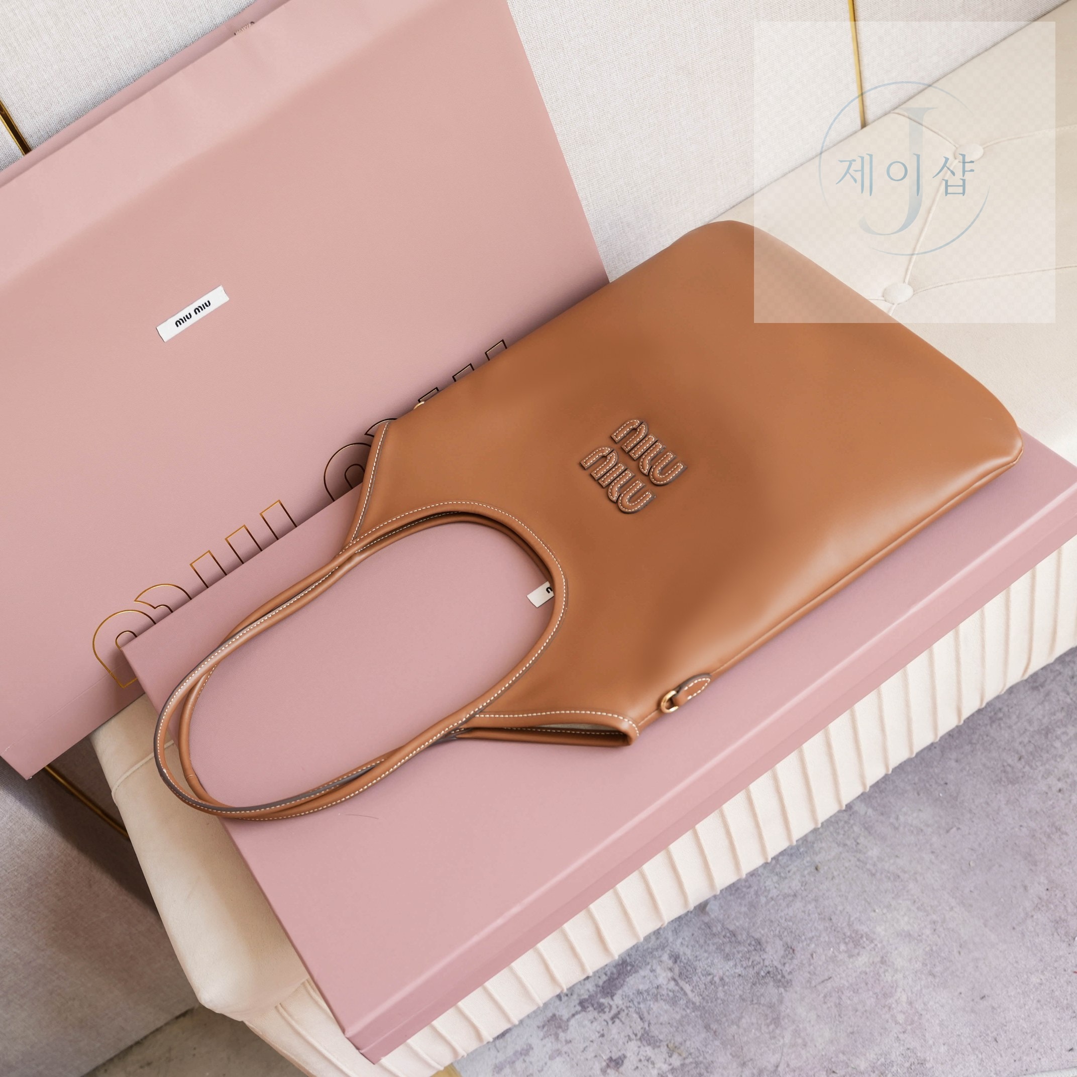 Miu Miu Ivy leather bag Regular 12번 이미지